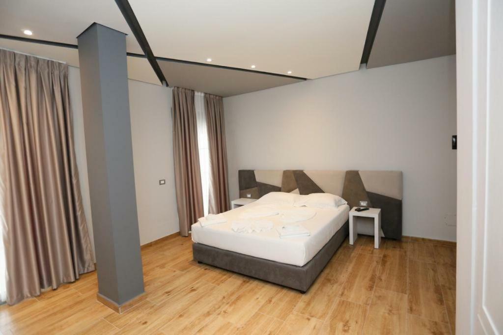 Lubjana Hotel Durrës Exteriör bild