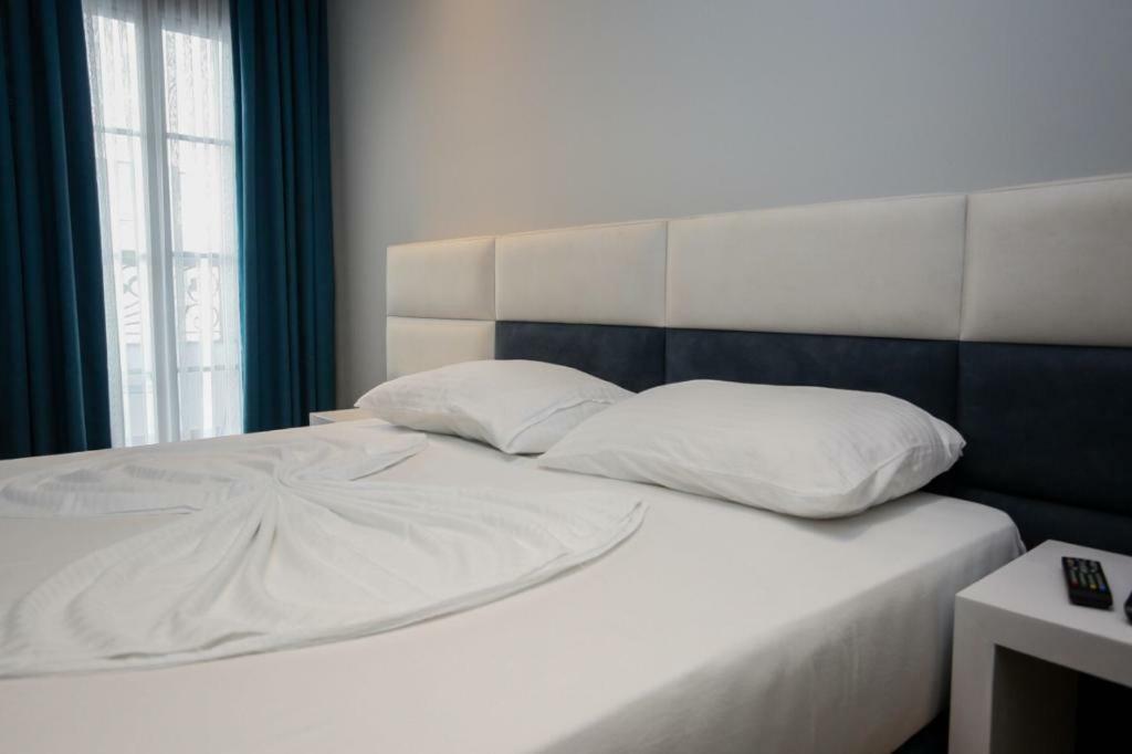 Lubjana Hotel Durrës Exteriör bild