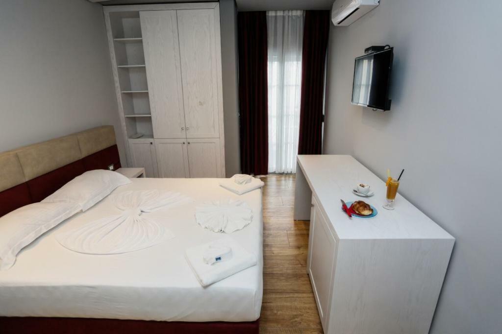 Lubjana Hotel Durrës Exteriör bild